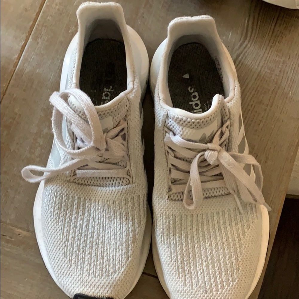 Adidas women’s tennis shoes